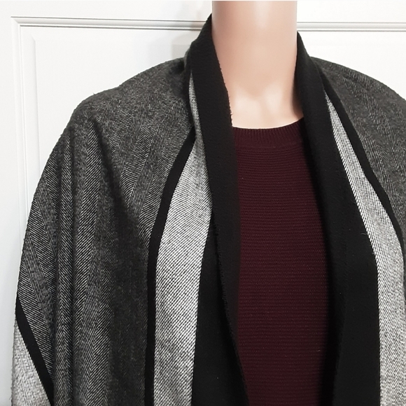 Banana Republic Scarf With Fringe - Picture 4 of 15